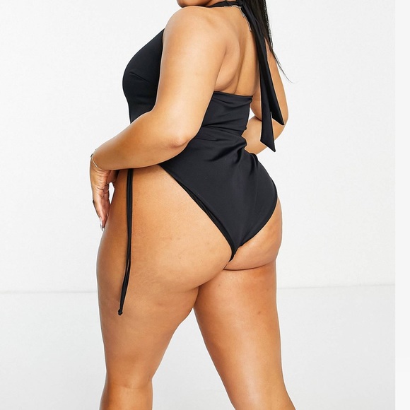 Halter Suit with Adjustable Leg 🌴 - Picture 4 of 4